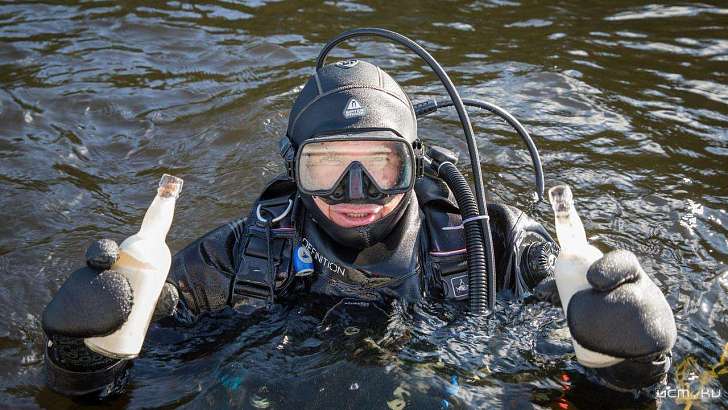 Орловские дайверы подняли со дна Ладожского озера молоко, которому почти 80 лет Орловские дайверы подняли со дна Ладожского озера молоко, которому почти 80 лет