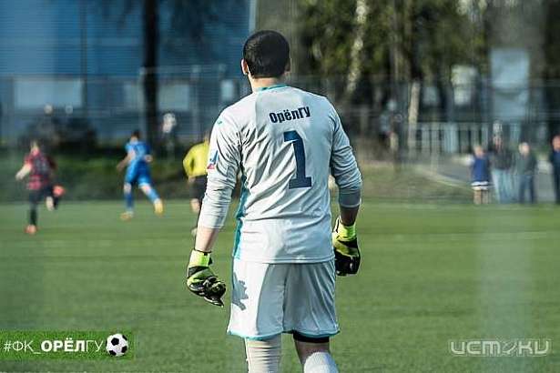 Орловские футболисты уступили лидеру