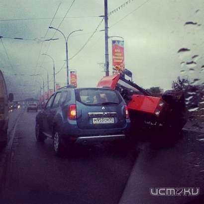 Новости за 90 секунд: мини-трактор упал на автомобиль, главу поселка Знаменка оштрафовали, и в Орле найдено молоко не соответствующее нормам Новости за 90 секунд: мини-трактор упал на автомобиль, главу поселка Знаменка оштрафовали, и в Орле найдено молоко не соответствующее нормам