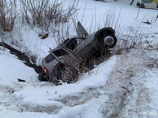 В Болхове водитель «Нивы» улетела с трассы в кювет