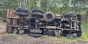 ДТП в Орловской области Под Орлом КамАЗ перевернулся из-за взрыва колеса