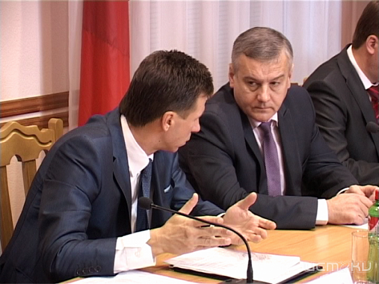 Непродуктивная планёрка: чиновники ставят рекорды по скорости совещаний 