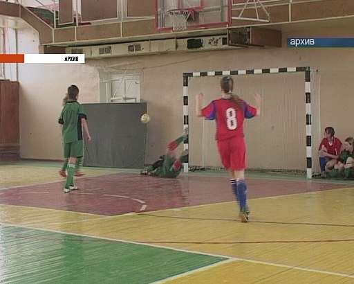 Футболистки стартовали с побед