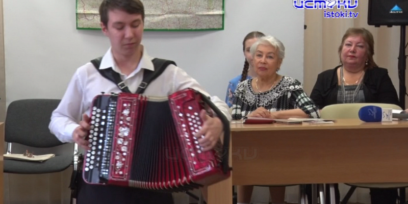 Коллектив любительского театра "поколение" поздравили своего кумира