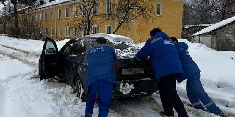 Из-за плохой прочистки улиц Орла скорые вытаскивают друг друга сами