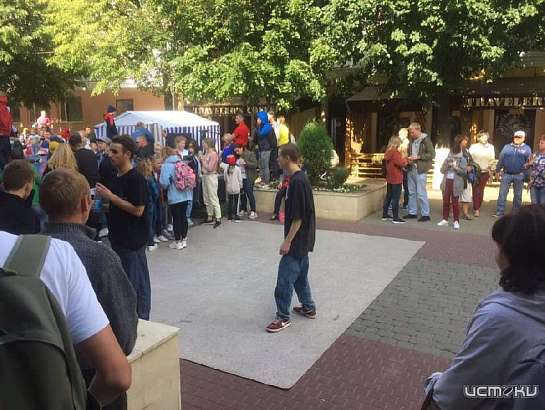 Более 200 танцоров из Брянска, Белгорода и других городов России встретились в центре Орла