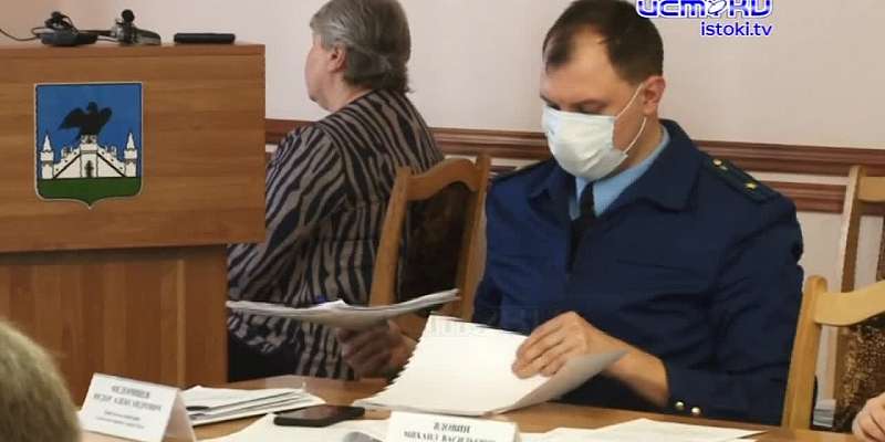 Полки магазинов ломятся, но не от товаров, а от их стоимости. Депутаты горсовета Орла обсудили резкий рост цен на продукты и лекарства и искали пути р...