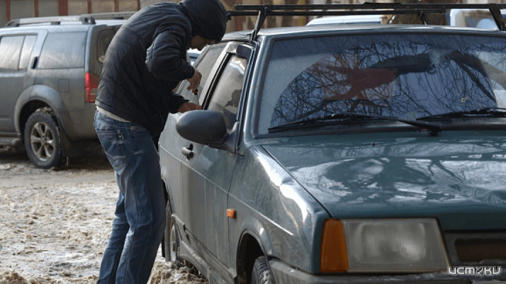 Амчанин угнал машину, чтобы сдать ее на металлолом