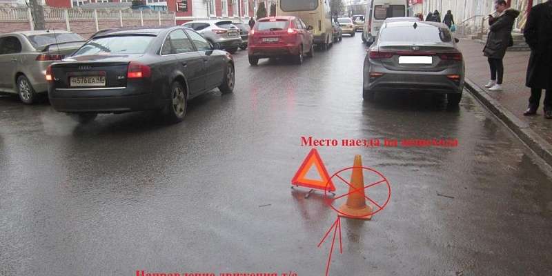 Возле центрального рынка Орла машина сбила мужчину, стоявшего на дороге