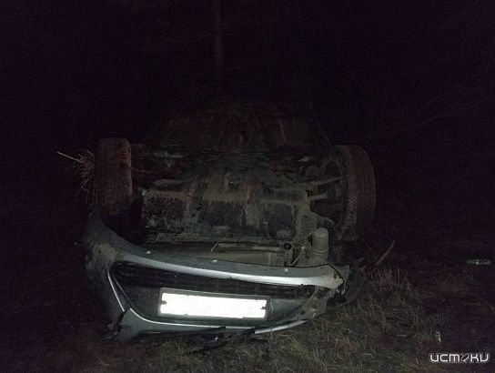 Под Орлом две девушки и ребенок перевернулись на автомобиле