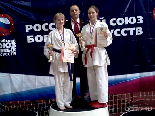 Золотой медальный дождь орловских каратисток 