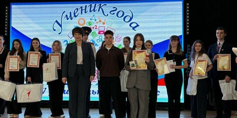 Полина Птицына из Хотынецкой СОШ стала «Учеником года» в Орловской области