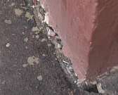 «Стена плача» появилась в Орле. Жители дома 48 по улице Матросова уже год требуют восстановить обвалившуюся опорную стену