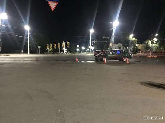 В Орле в районе «Трехлистника» не разъехались две иномарки