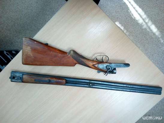 Орловчанин при ремонте крыши частного дома нашел охотничье ружье