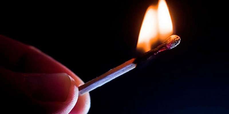 Амчанин из мести поджег «Ниссан» приятеля и едва не спалил дом пенсионерки