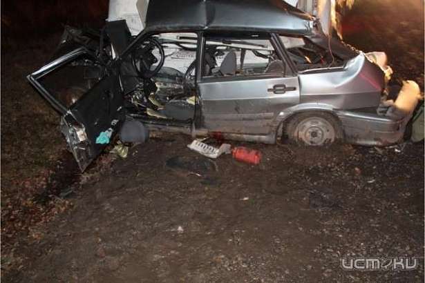 В Кромском районе «легковушка», выехав на «встречку», столкнулась с тягачом. Водитель погиб