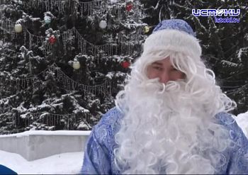 Более ста Дедов Морозов и Снегурочек заполнили центр Орла