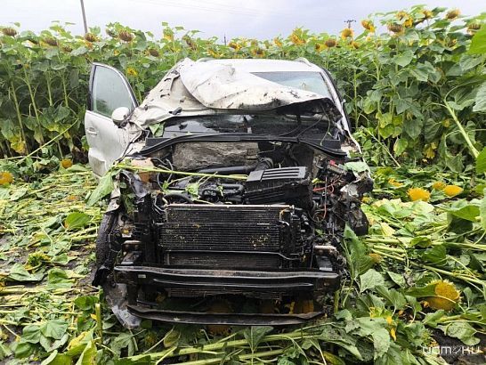 На трассе под Орлом в перевернувшейся иномарке пострадали трое