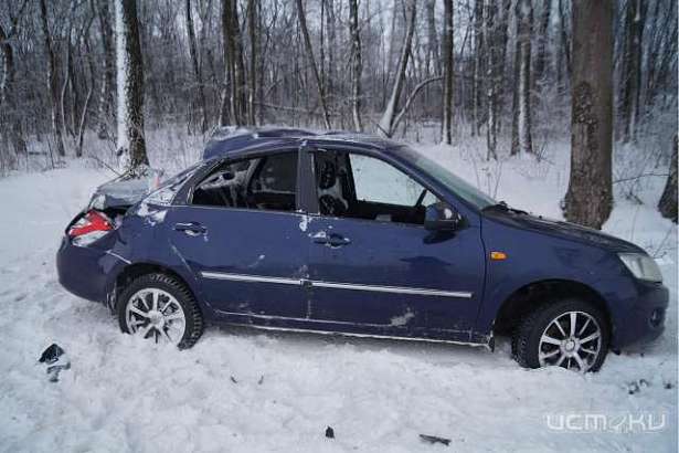 На Орловщине женщина и ребенок перевернулись на автомобиле