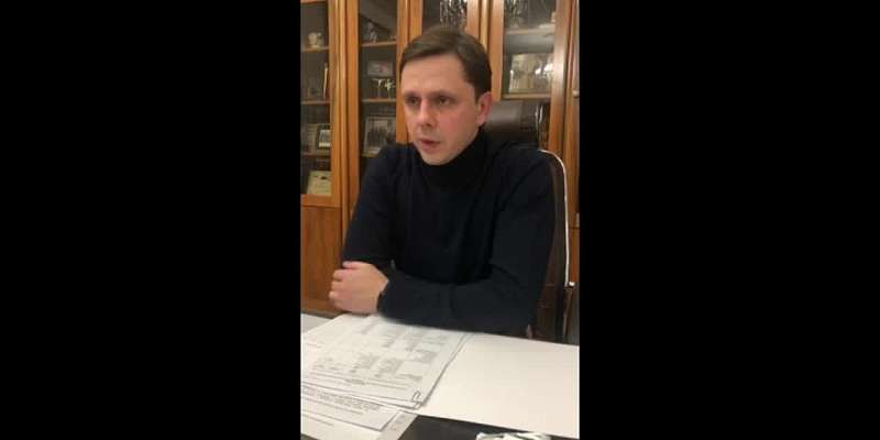 "Я иногда получаю документы контрольно-счетной палаты – удивляюсь": Клычков о ситуации с бассейном в школе №51
