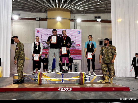 "Янтарная штанга" принесла орловским тяжелоатлеткам медали разного достоинства