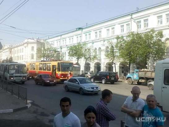 В центре Орла встали трамваи