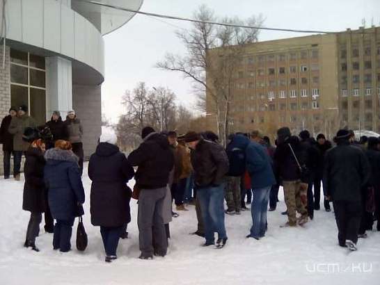 «Люди крови не хотят, хотят лишь получить свои деньги». Строители «Титаника» снова вышли на забастовку