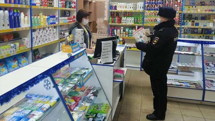 На Орловщине полицейские рассказали жителям, как вести себя при контакте с мошенниками