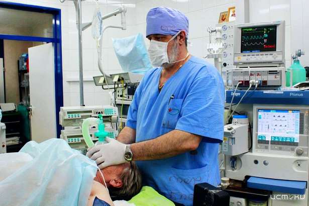 На стимулирующие выплаты для персонала Орловской областной клинической больницы направят 10 млн рублей