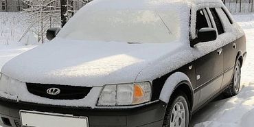 Снег с многоэтажки упал на крышу автомобиля и повредил его. Орловчанин подал в суд.