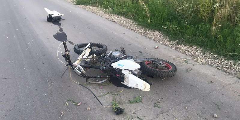 Без прав и шлема: в Болхове попал в ДТП еще один подросток на мотоцикле