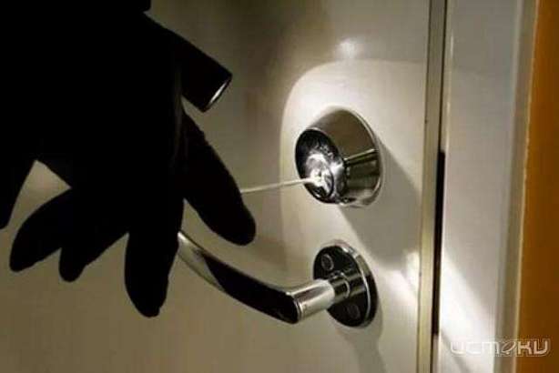 В Орле молодые люди ограбили два офиса