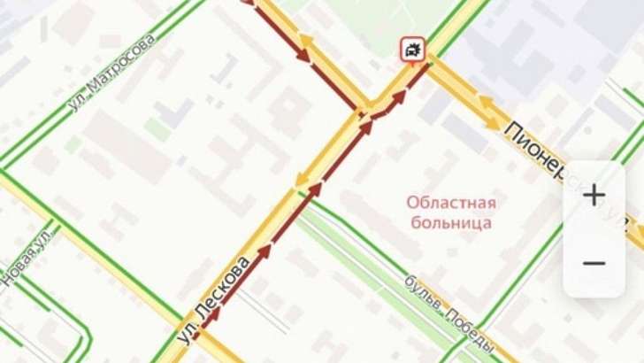 Утренний транспортный коллапс: ДТП на пересечении Лескова и Пионерской в Орле