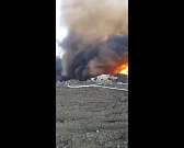 Огонь окутал Лужки: орловские пожарные второй день тушат свалку