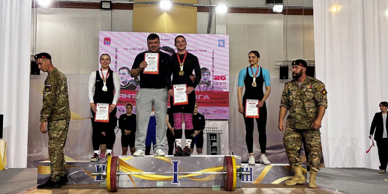 "Янтарная штанга" принесла орловским тяжелоатлеткам медали разного достоинства