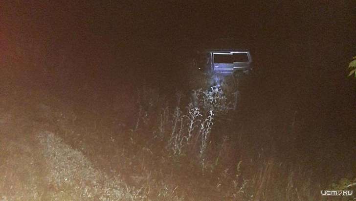 На орловской трассе ночью перевернулся микроавтобус