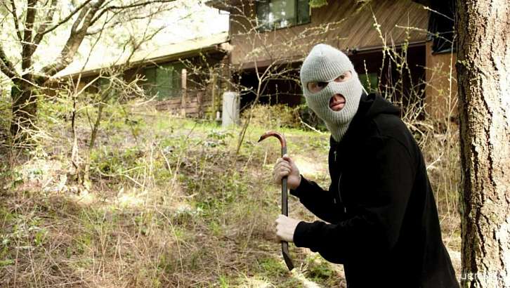 Двое безработных парней обокрали орловчанку Двое безработных парней обокрали орловчанку