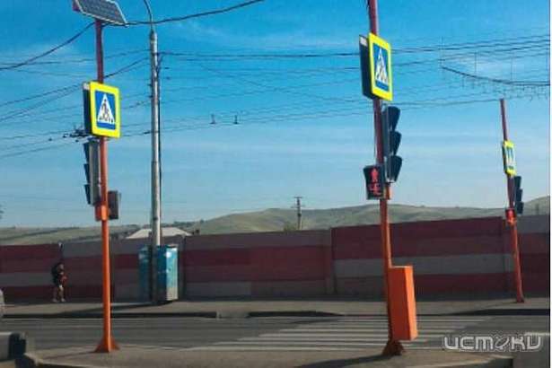 Завтра в Орле включат пробный светофор, работающий на солнечных батареях