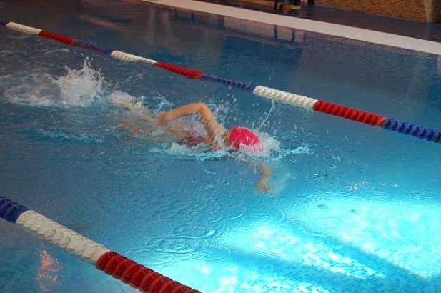 Спасатели Орловщины соревновались в плавании