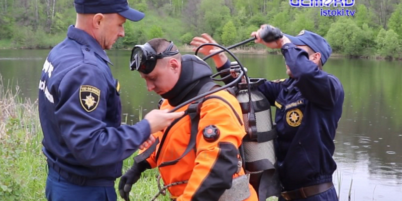 На Орловщине спасатели-водолазы сейчас активно обследуют дно водоёмов