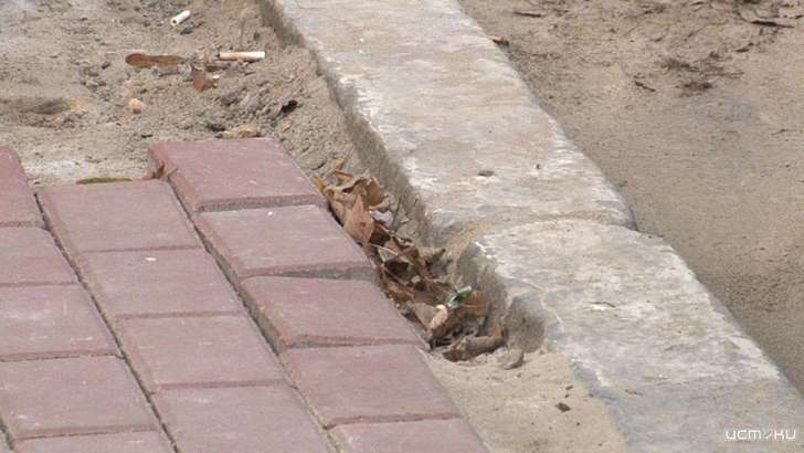 Виноваты общественники? Советник Клычкова рассказал, почему в Орле оставляют старые бордюры