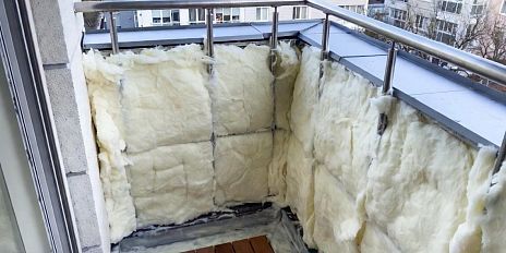 Почему балкон нельзя просто обшить пенопластом: основные ошибки самостоятельного утепления