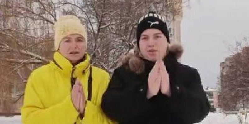 В телеграмм появилось видео, где двое орловчан на коленях умоляют Бастрыкина принять меры