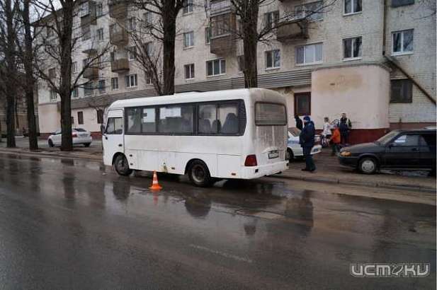 В Орле пенсионерка из-за резкого торможения маршрутки не удержалась и упала