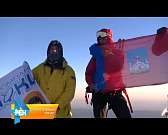 Флаг телерадиокомпании "Истоки" водрузили на Эльбрус