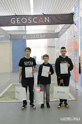 Победители регионального этапа конкурса «АгроНТРИ-2023» в номинации «Агрокоптеры» получили подарки от Орловского энергосбыта