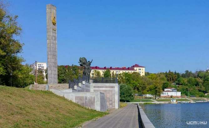 В Орле юбилейную стелу подсветит московская фирма