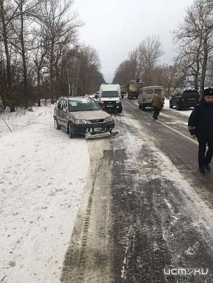 Иномарка улетела с орловской трассы в кювет