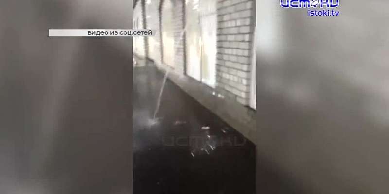 «При желании можно помыться»: на «Чайке» в Орле из стены бьет фонтан